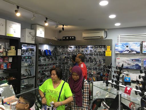 Gearz Pantai Cenang Outlets