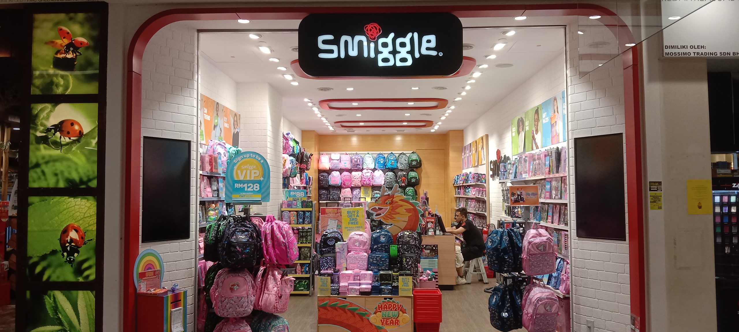Smiggle di Empire Shopping Gallery – Fesyen & Aksesori Sekolah Terkini